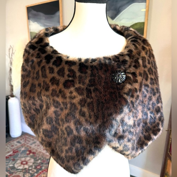 Tahari Jackets & Blazers - Tahari Leopard Faux Fur Cape